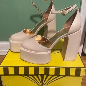 Cream Platform Sandals with Chunky Heel and Adjustable Straps